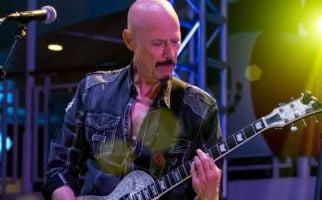 Berita Duka, Gitaris Band Rock Legendaris Kiss Meninggal Dunia - JPNN.com