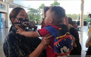 Mengharukan, Ibu dan Anak Bertemu di Surabaya Setelah Terpisah di Hong Kong - JPNN.com