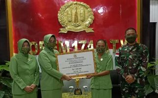 Luar Biasa! Istri Prajurit TNI Ini Resmi Jadi Kepala Kampung di Perbatasan RI-PNG - JPNN.com