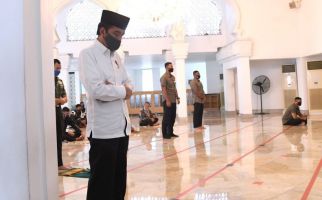 Presiden Jokowi Akhirnya Salat Jumat di Masjid Istana - JPNN.com