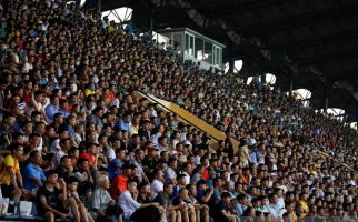 Corona Kalah, Liga Vietnam Kembali Bergulir, Ribuan Penontonnya, Luar Biasa - JPNN.com