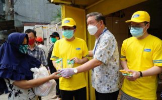 Yili Group Bagikan Ratusan Sembako dan Es Krim Gratis Untuk Warga di Tambora - JPNN.com