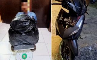 Gelagat Pengendara Ini Bikin Polisi Curiga, Lantas Diperiksa, Tak Disangka, Isi Jok Motornya Mengejutkan - JPNN.com