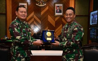 KSAL dan Jenderal Andika Perkasa Bahas Peningkatan Kekuatan Tempur Prajurit TNI - JPNN.com