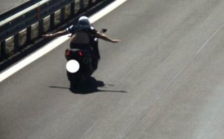 Ini Akibat Sok-Sokan Beraksi Lepas Tangan saat Kecepatan Motor 127 Km per Jam - JPNN.com