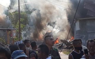 Pesawat TNI AU Jatuh, 2 Rumah Tertimpa, Ada Kursi Tersangkut di Atap - JPNN.com
