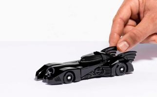 Miniatur Mobil Batman Berbalut Kristal Dibanderol Rp8,4 Juta - JPNN.com