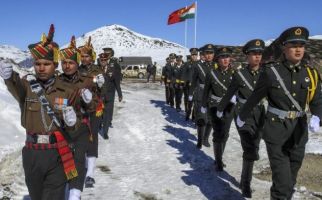 Kunjungi Lokasi Bentrokan dengan Tiongkok, PM Modi Klaim Militer India Perkasa di Darat hingga Luar Angkasa - JPNN.com