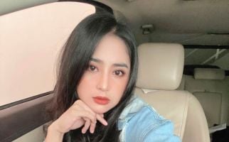 Dewi Perssik Sarankan Laki-laki yang Enggak Bekerja Pakai Rok Saja, Sindir Suaminya? - JPNN.com