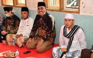 Gus Jazil Mengikuti Haul Ke-27 KH Muhamad Almaghfur - JPNN.com