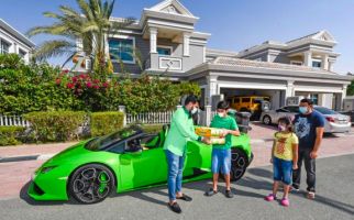 Pemilik Supermarket Tajir Melintir, Angkut Mangga untuk Pelanggan dengan Lamborghini - JPNN.com