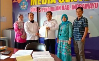 Sungguh Mulia, Demi Memperjuangkan Nasib Honorer, Bupati Indramayu Surati Presiden Jokowi - JPNN.com