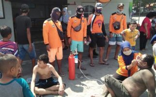 Pantai Parangtritis Diserang Ubur-Ubur, Ratusan Orang Terluka - JPNN.com