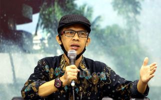 Sindir Twit Jokowi soal Perang, Ujang Komarudin Pakai Kata Ambyar - JPNN.com