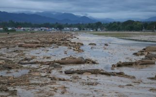 Banjir Bandang Masamba: Pagar Bandara Rusak, Runway dan Rumah Dinas Terendam Lumpur - JPNN.com