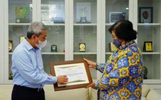Menteri Siti Nurbaya Mendapat Penghargaan di Hari Pajak Nasional - JPNN.com