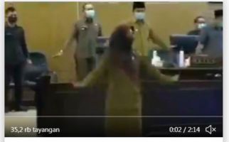 Viral Video, Sejumlah Pejabat Joget Penguin ala TikTok Sebelum Mulai Rapat Bahas APBD - JPNN.com