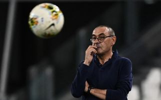 Juventus Juara, Sarri Malah Berlari Meninggalkan Lapangan - JPNN.com