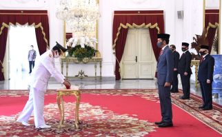 Presiden Jokowi Lantik Isdianto sebagai Gubernur Kepulauan Riau - JPNN.com