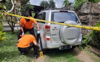 Mobil Keluar Garasi, Brakk, Bayi Terlindas, Ada yang Berceceran - JPNN.com