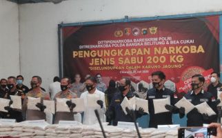 Detik-detik Pengungkapan 200 Kg Sabu-sabu, Petugas Jasa Pengiriman Barang Kaget, Wanita Diintai - JPNN.com