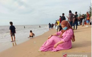 Wah Warga Serbu Pantai Jawai, Semoga Masih Ingat Protokol Kesehatan - JPNN.com