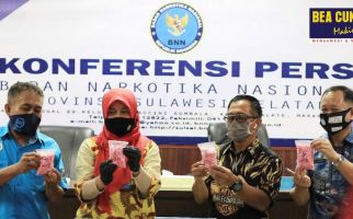 Tim Gabungan Bea Cukai dan BNN Gagalkan 4 Penyelundupan Narkotika di Makassar - JPNN.com