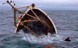 Detik-detik Kapal Nelayan Berawak 16 Orang Tenggelam, Menegangkan! - JPNN.com