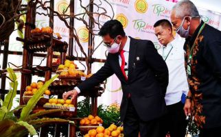 Mentan Syahrul Resmikan Taman Sains Pertanian Jeruk di Malang - JPNN.com