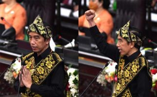 Putra NTT Terharu Melihat Presiden Jokowi Pakai Baju Adat Sabu - JPNN.com