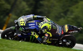 Hasil MotoGP Austria: 5 Pembalap jadi Korban, Rossi Nyaris Celaka - JPNN.com