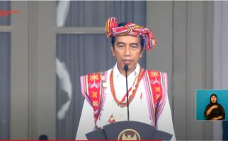 Gagahnya Jokowi Memakai Baju Adat Timor Tengah Selatan NTT di Upacara Kemerdekaan, Ini Maknanya - JPNN.com