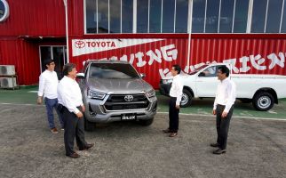 Toyota Hilux Baru Bertampang Gagah Resmi Mengaspal, Sebegini Harganya - JPNN.com