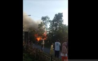 Detik-detik Balita Umur 2 Tahun Tewas Mengenaskan dalam Kebakaran Rumah - JPNN.com