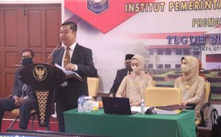 Kepala BPSDM Kemendagri Teguh Setyabudi Raih Gelar Doktor Ilmu Pemerintahan - JPNN.com