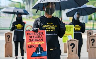 Kemenlu Fasilitasi Pemenuhan Hak Dua ABK yang Jasadnya Dilarung ke Laut - JPNN.com