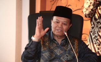 Kepada Para Santri dan Alim Ulama, Hidayat Ingatkan Pesan Bung Karno Tentang Jas Merah - JPNN.com
