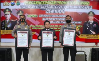Selamat, Tiga Perwira Polisi Berprestasi di Polres Tulungagung Raih Penghargaan Lemkapi - JPNN.com