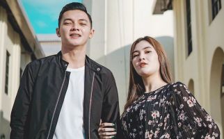 3 Berita Artis Terheboh: Fakta Pernikahan Nella Kharisma Terungkap, Tunggangan Dory Harsa Jadi Sorotan - JPNN.com