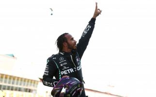 Hamilton Juara GP Tuscan yang Diwarnai 3 Kali Start dan Banyak Tabrakan - JPNN.com