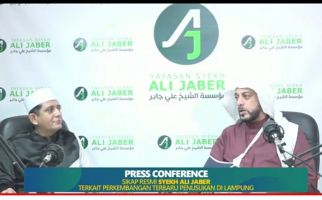 Syekh Ali Jaber Meminta Maaf kepada Penusuknya - JPNN.com