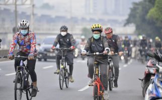 Uniknya Gowes Serbabatik ala Kemendes PDTT - JPNN.com