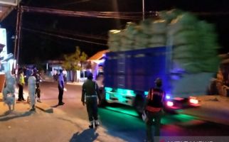 Petugas Gabungan Berhentikan Sebuah Truk, Polisi Militer Ikut Turun, Bukan Narkoba - JPNN.com