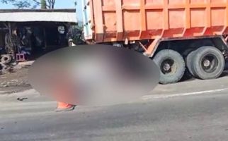 Hantam Dump Truck yang Tengah Parkir, Pengendara Motor Tewas Mengenaskan - JPNN.com