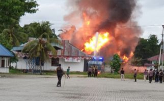 Pengumuman CPNS Ricuh, Massa Rusak Kantor Bupati, Gedung Disnaker dan PMK Dibakar - JPNN.com