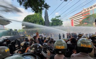 Demo Tolak UU Cipta Kerja di Semarang Rusuh, Ada Massa Misterius? - JPNN.com
