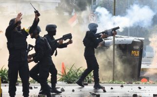 Istana Digeruduk Demonstran Sepekan, Ada Aksi 1310, Brimob Daerah Dikirim ke Jakarta - JPNN.com