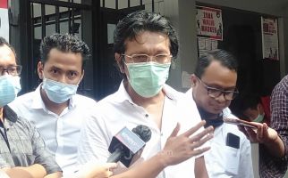 Agung Desak Adian Napitupulu Menghentikan Aksinya, Keras, Makin Panas - JPNN.com