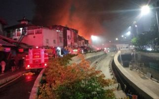 Demonstran Membakar Gedung Bioskop Senen, Petugas Damkar Takut jadi Sasaran - JPNN.com