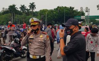 Terjun Langsung Memantau Aksi Demo, Komisioner Kompolnas Minta Polisi Tindak Tegas Perusuh - JPNN.com